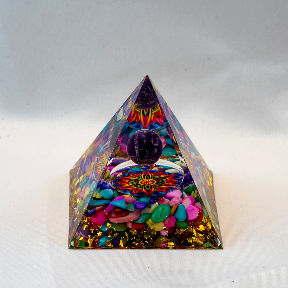 Natural Crystal Energy Generator Pyramid – Peridot and Amethyst Reiki Healing Chakra for Meditation and Home Decor