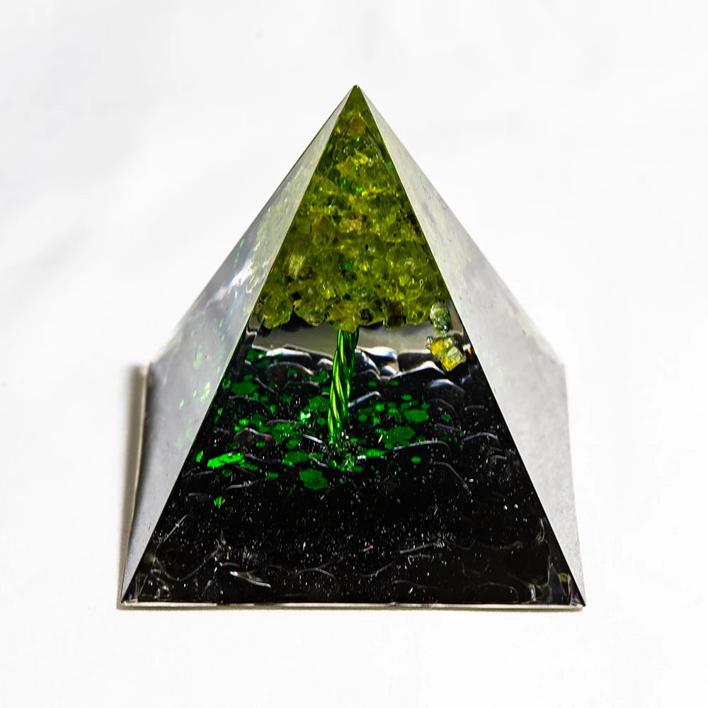 Natural Crystal Energy Generator Pyramid – Peridot and Amethyst Reiki Healing Chakra for Meditation and Home Decor