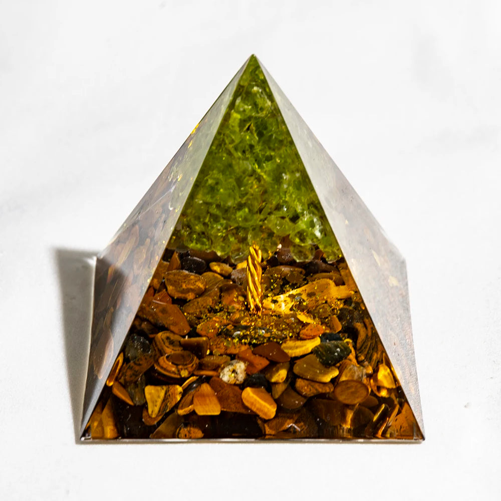 Natural Crystal Energy Generator Pyramid – Peridot and Amethyst Reiki Healing Chakra for Meditation and Home Decor