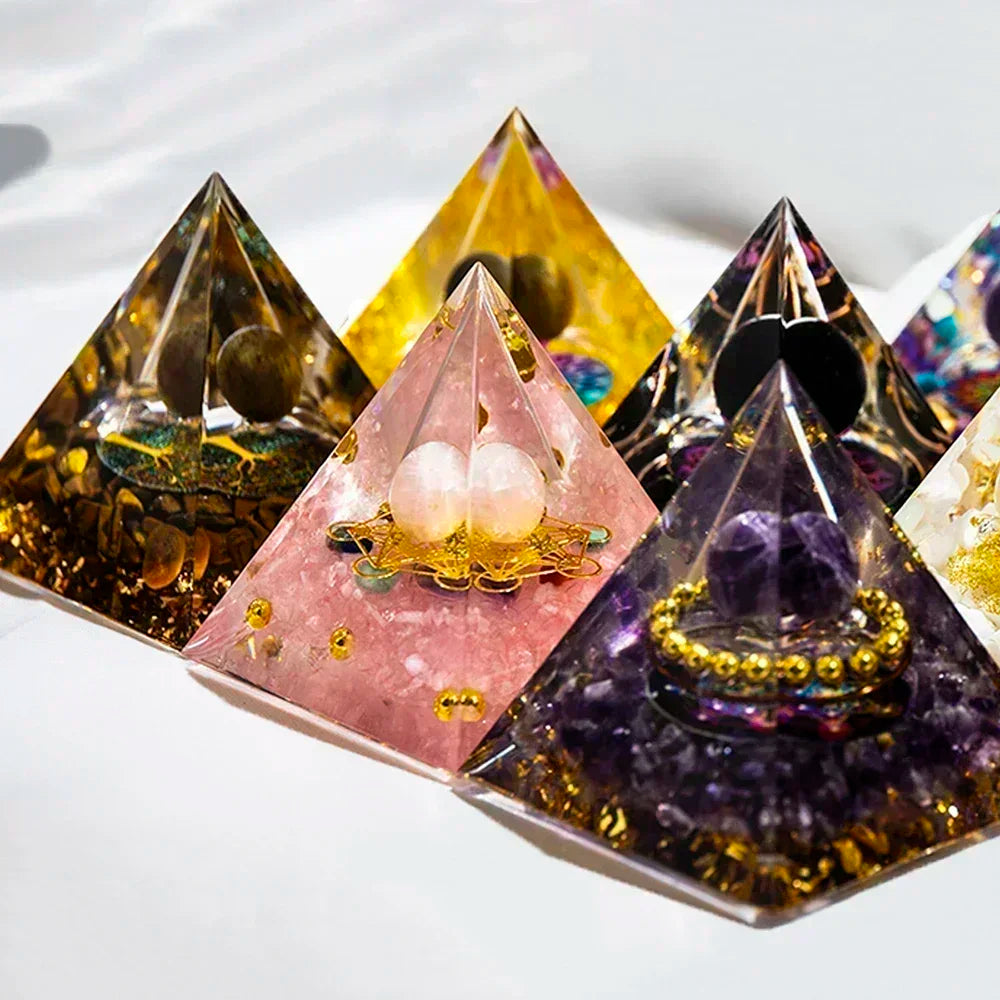 Natural Crystal Energy Generator Pyramid – Peridot and Amethyst Reiki Healing Chakra for Meditation and Home Decor