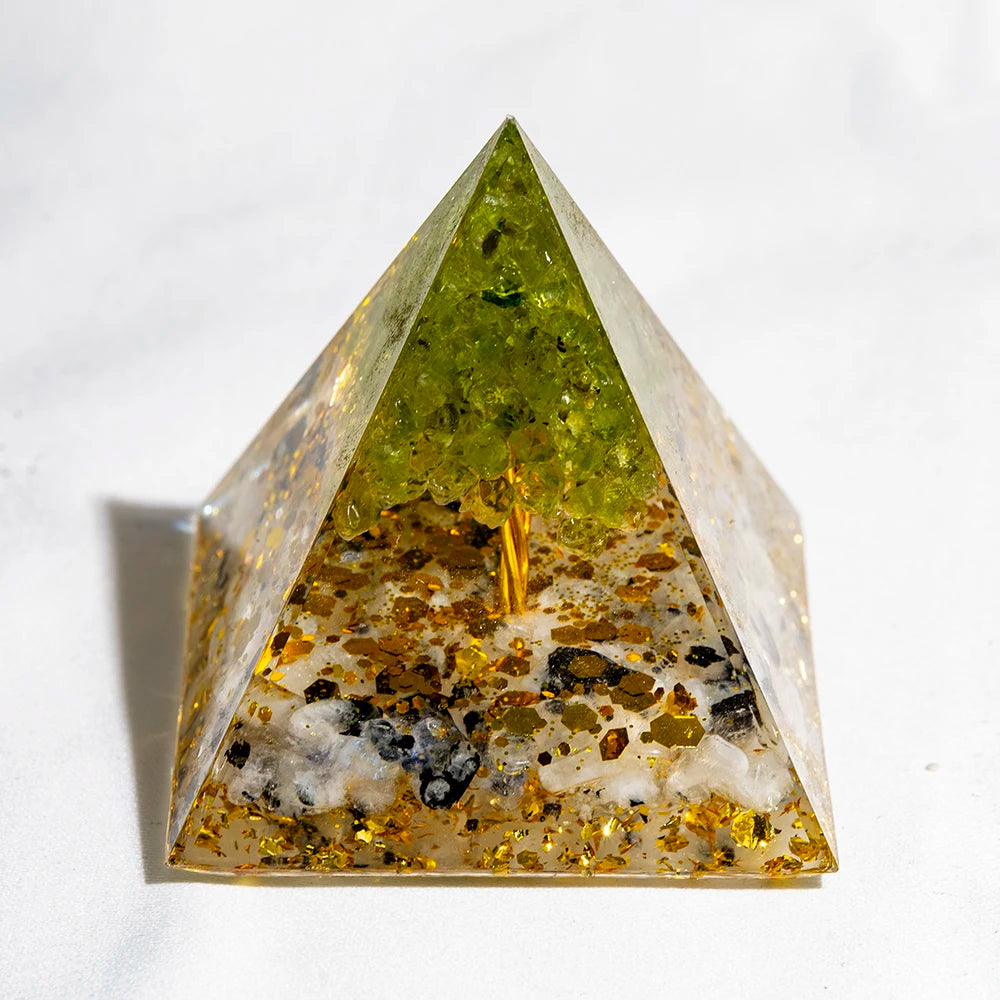 Natural Crystal Energy Generator Pyramid – Peridot and Amethyst Reiki Healing Chakra for Meditation and Home Decor