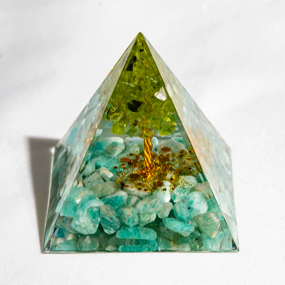 Natural Crystal Energy Generator Pyramid – Peridot and Amethyst Reiki Healing Chakra for Meditation and Home Decor