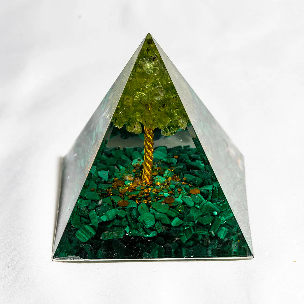 Natural Crystal Energy Generator Pyramid – Peridot and Amethyst Reiki Healing Chakra for Meditation and Home Decor