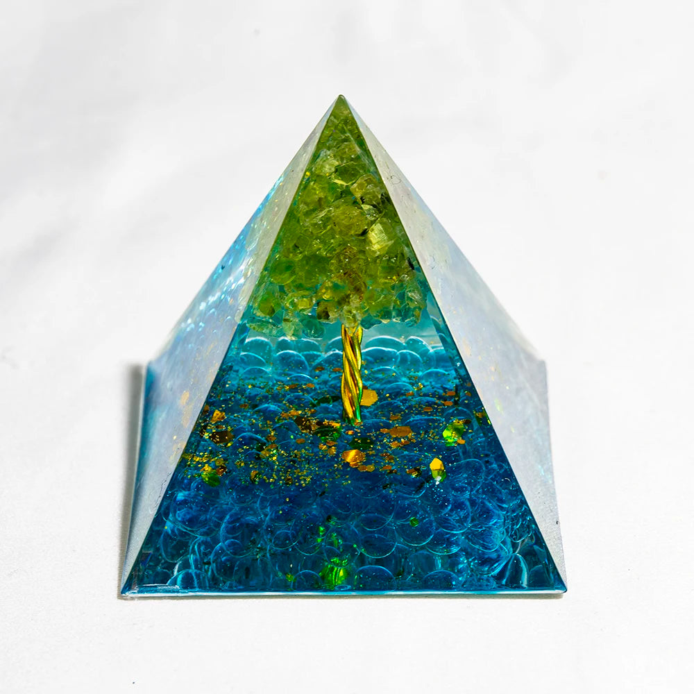 Natural Crystal Energy Generator Pyramid – Peridot and Amethyst Reiki Healing Chakra for Meditation and Home Decor